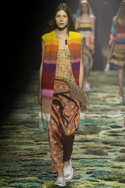 Look 7